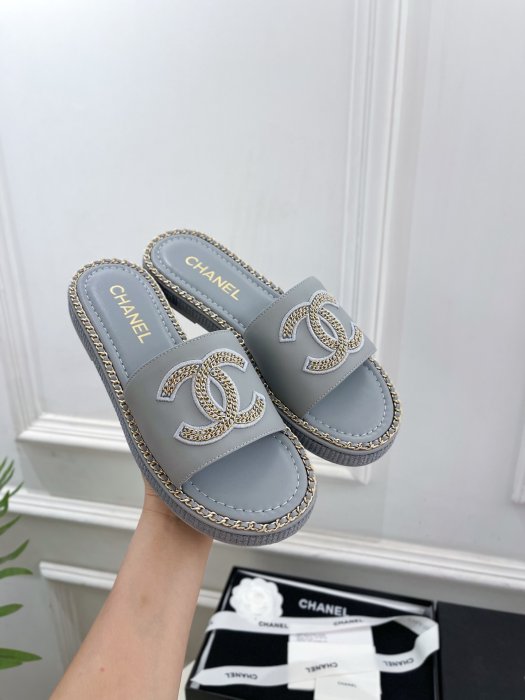 Шлепанцы женские фото 8