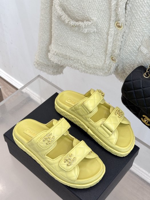 Шлепанцы женские фото 3