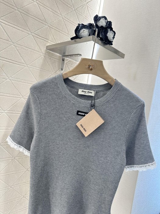 T-shirt women's фото 3