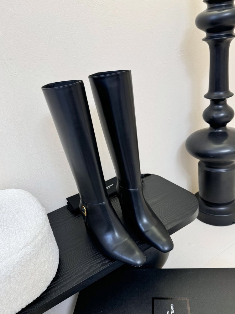 Чоботи жіночі