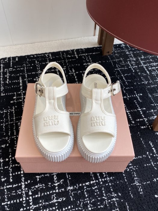 Сандалии женские