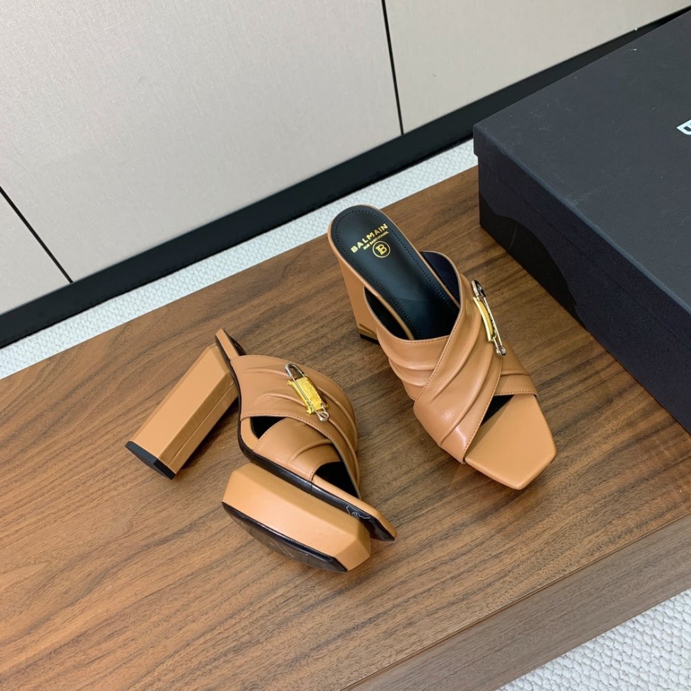 Босоножки фото 2