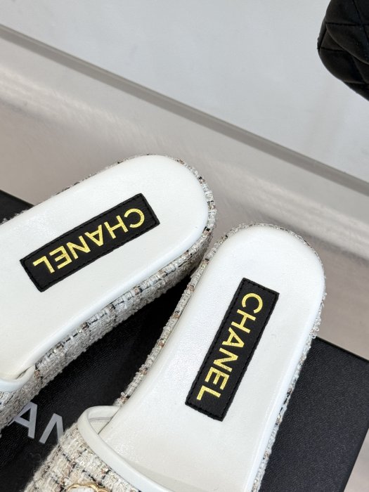 Шлепанцы женские фото 8