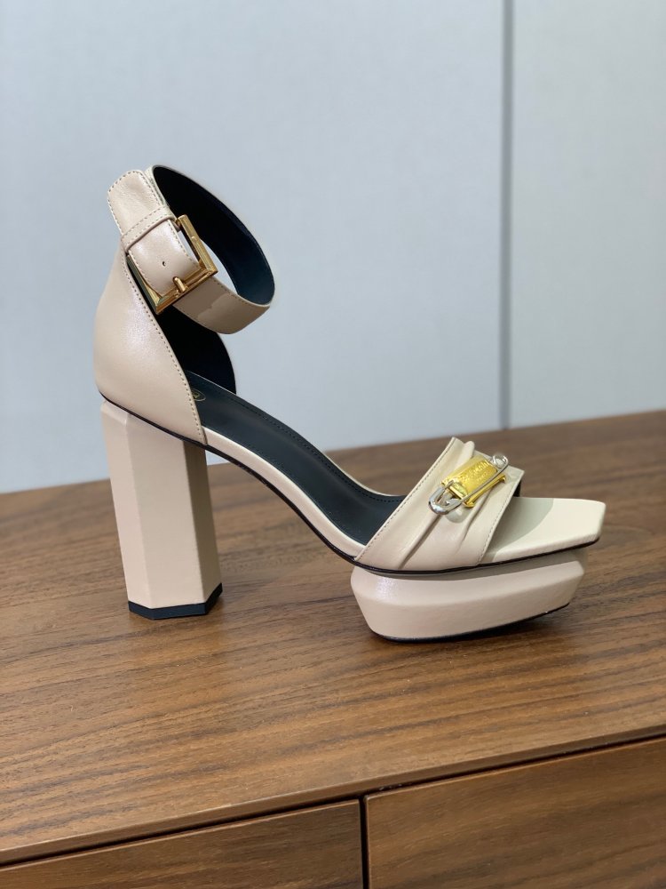 Босоножки фото 6