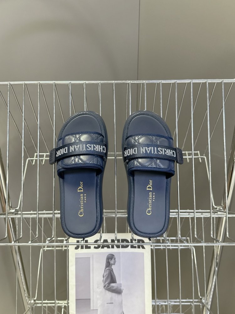 Шльопанці жіночі фото 6