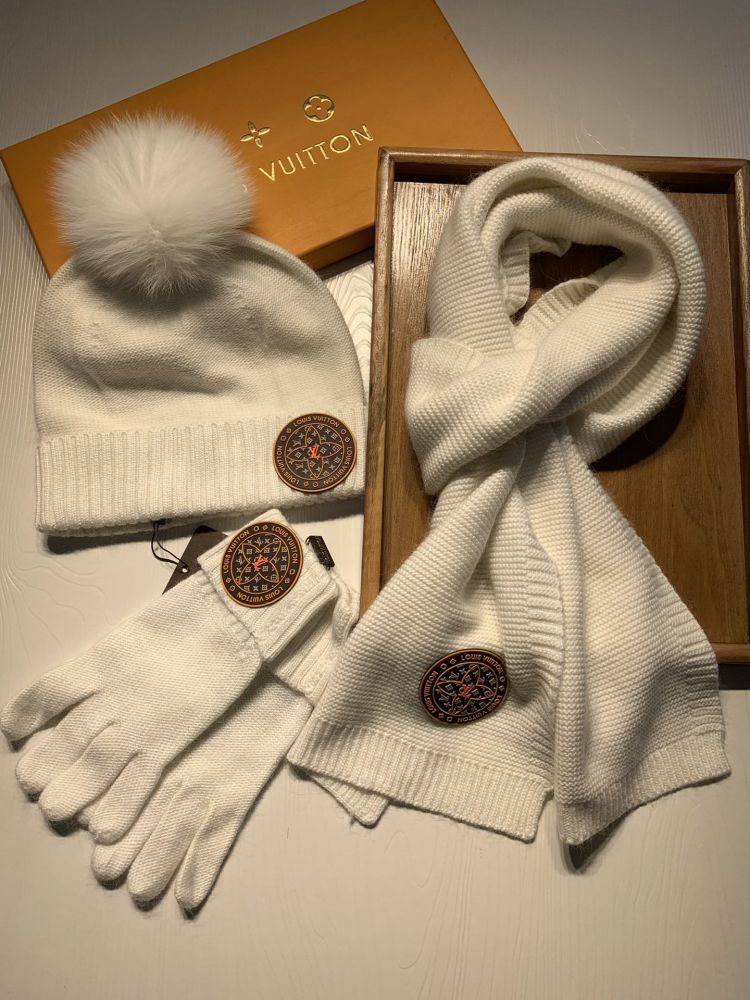 Woolen set a cap, gloves and scarf фото 6