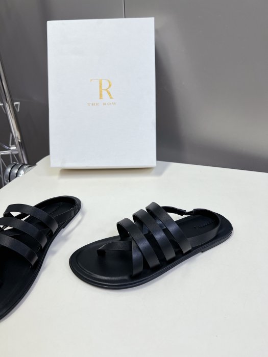 Шлепанцы фото 3