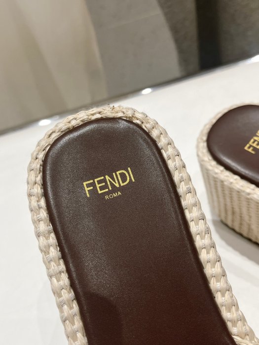 Шлепанцы фото 6