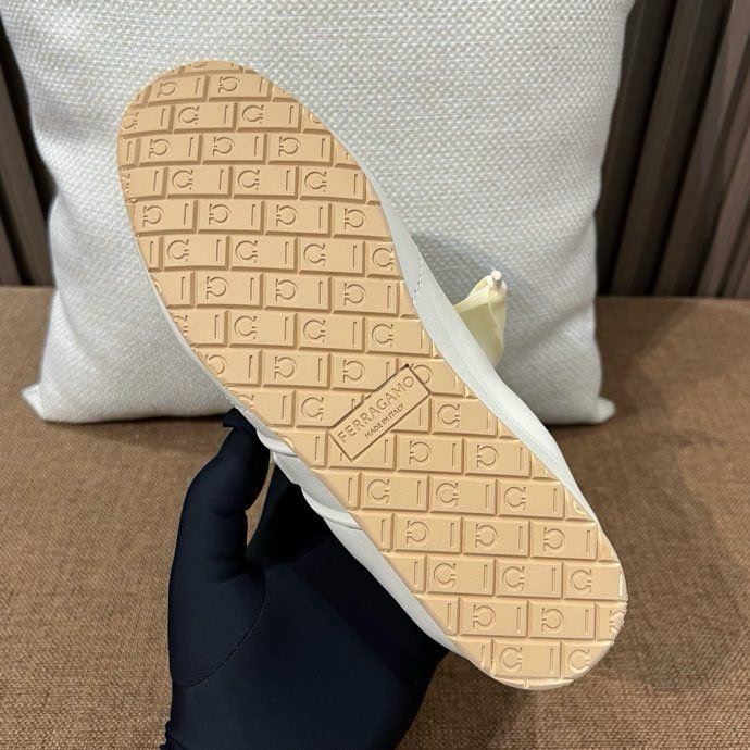 Кросівки жіночі фото 2