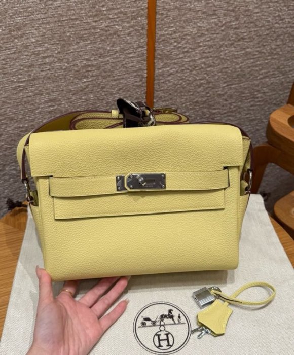 Сумка KELLY MESSENGER JAUNE POUSSIN в коже Togo 24 см