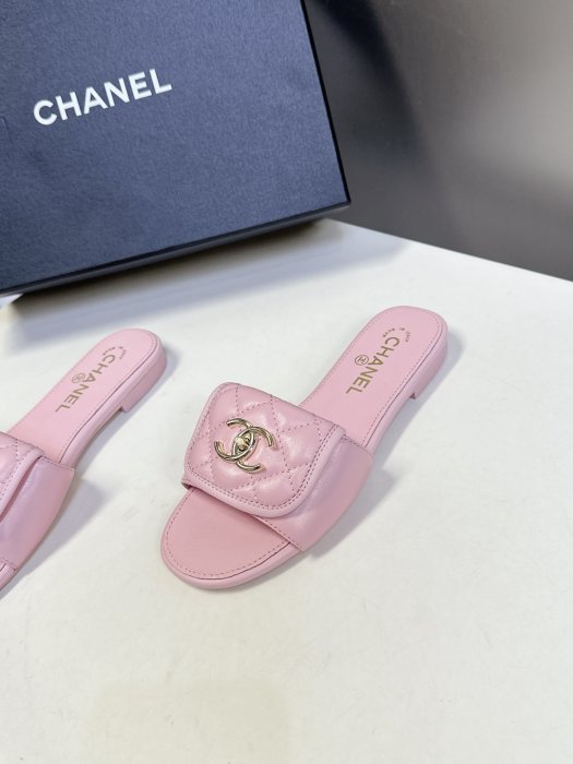 Шлепанцы женские фото 3