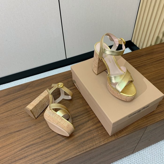 Босоножки фото 7