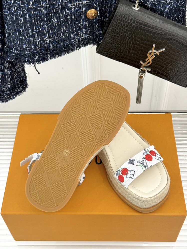 Босоніжки фото 9