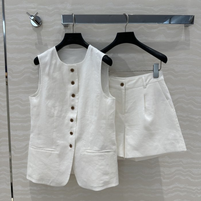 Костюм жіночий