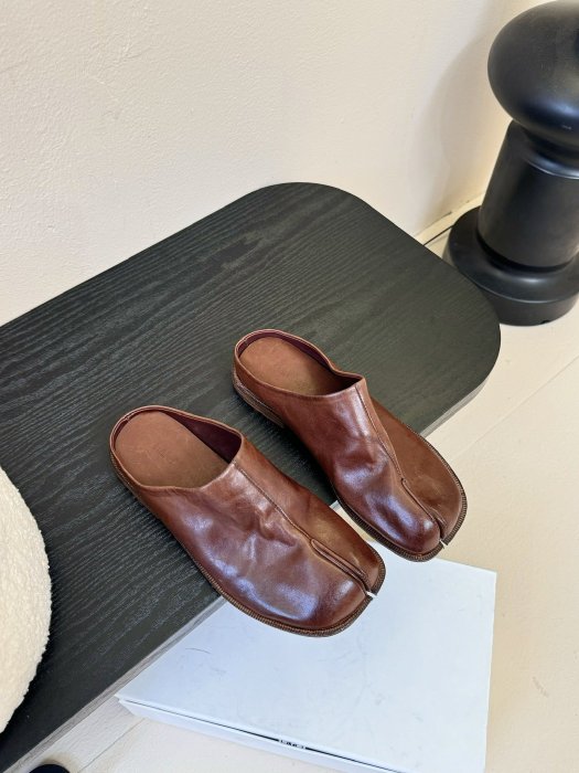 Мюли с раздвоенным носком