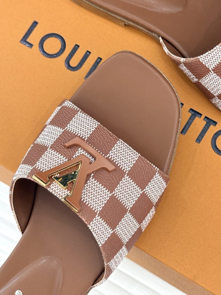 Шлепанцы женские фото 7