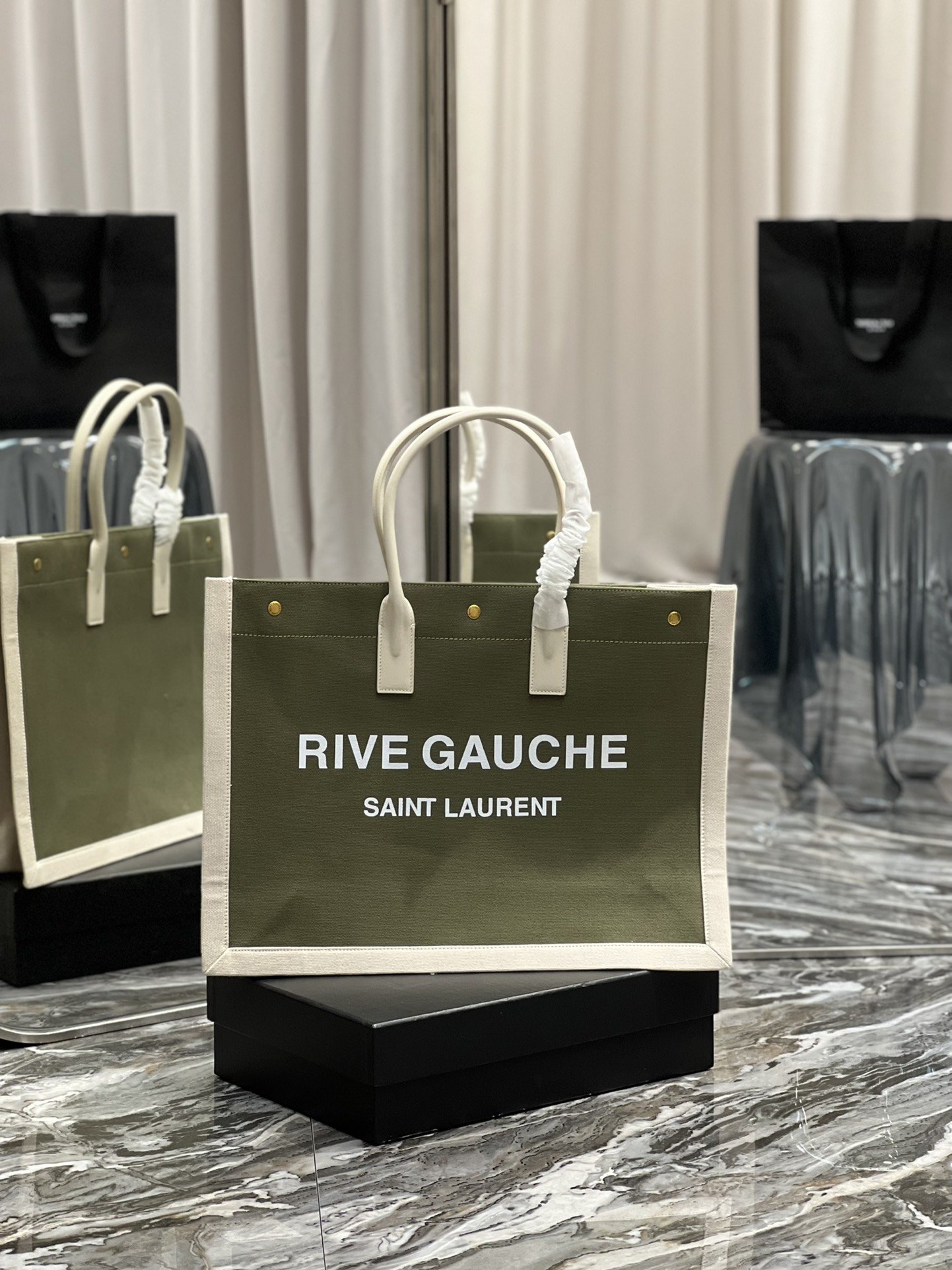A bag Rive Gauche Tote Bag 48 cm