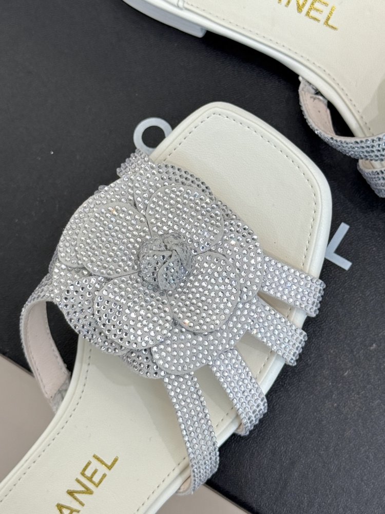 Шльопанці жіночі фото 7