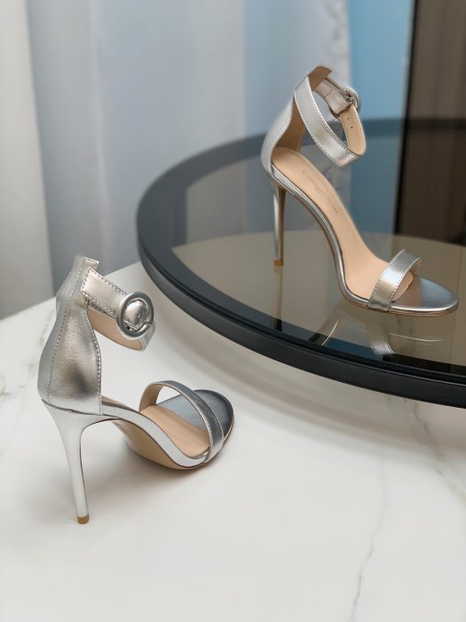 Босоножки фото 3