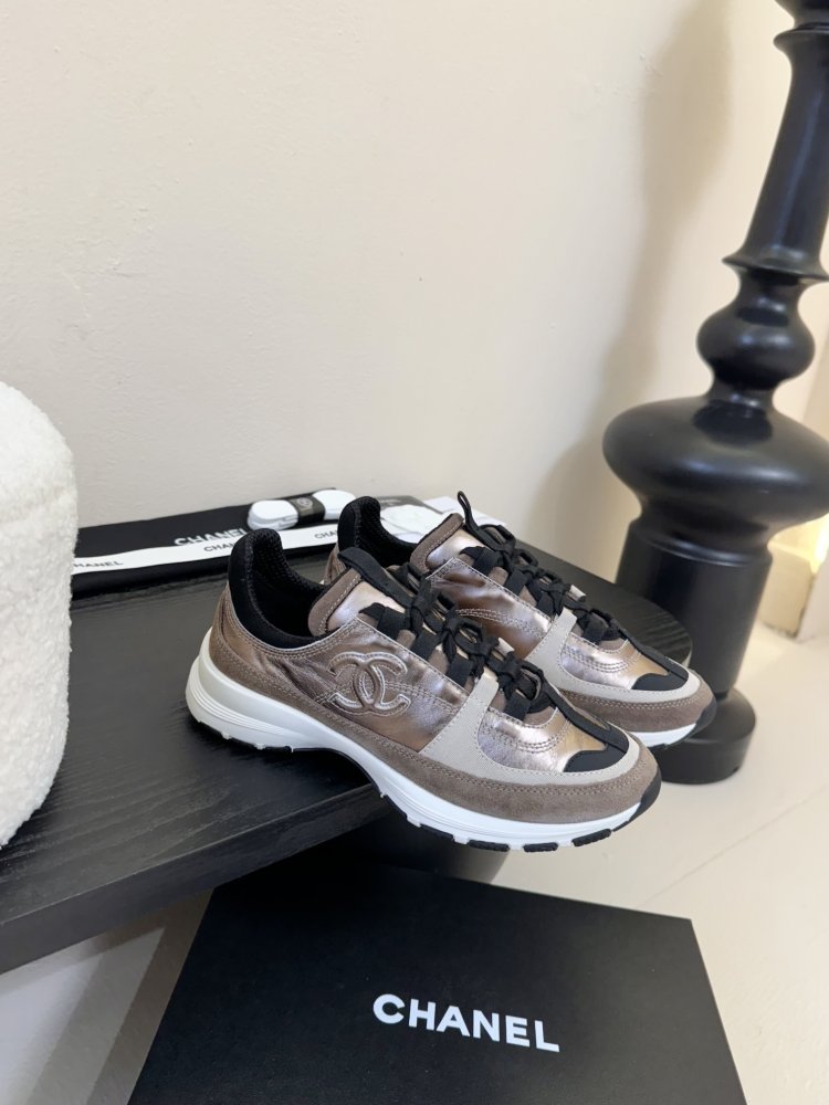 Кроссовки женские фото 2