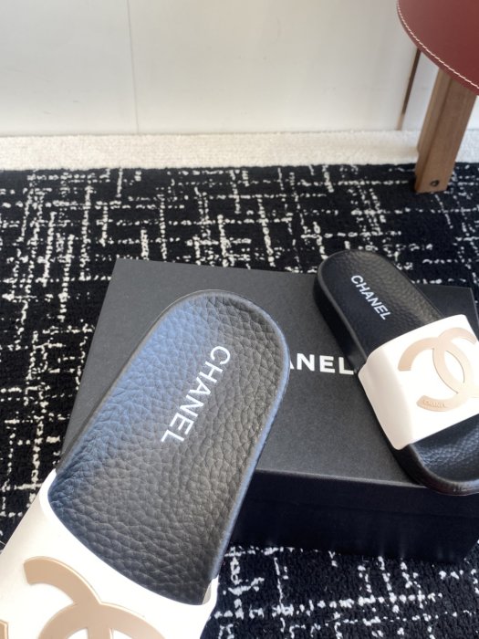 Шлепанцы женские фото 8