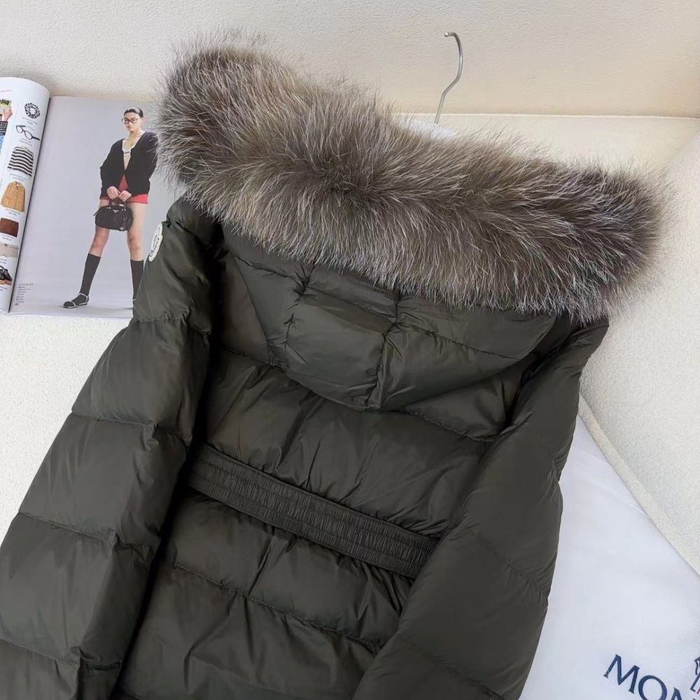 A long female Down jacket from hood of fur raccoon фото 9