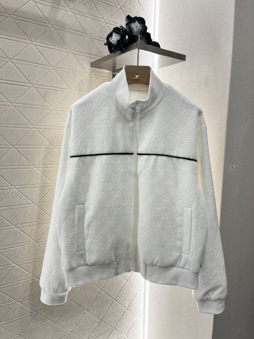 Куртка жіноча