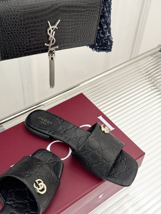 Шлепанцы фото 5