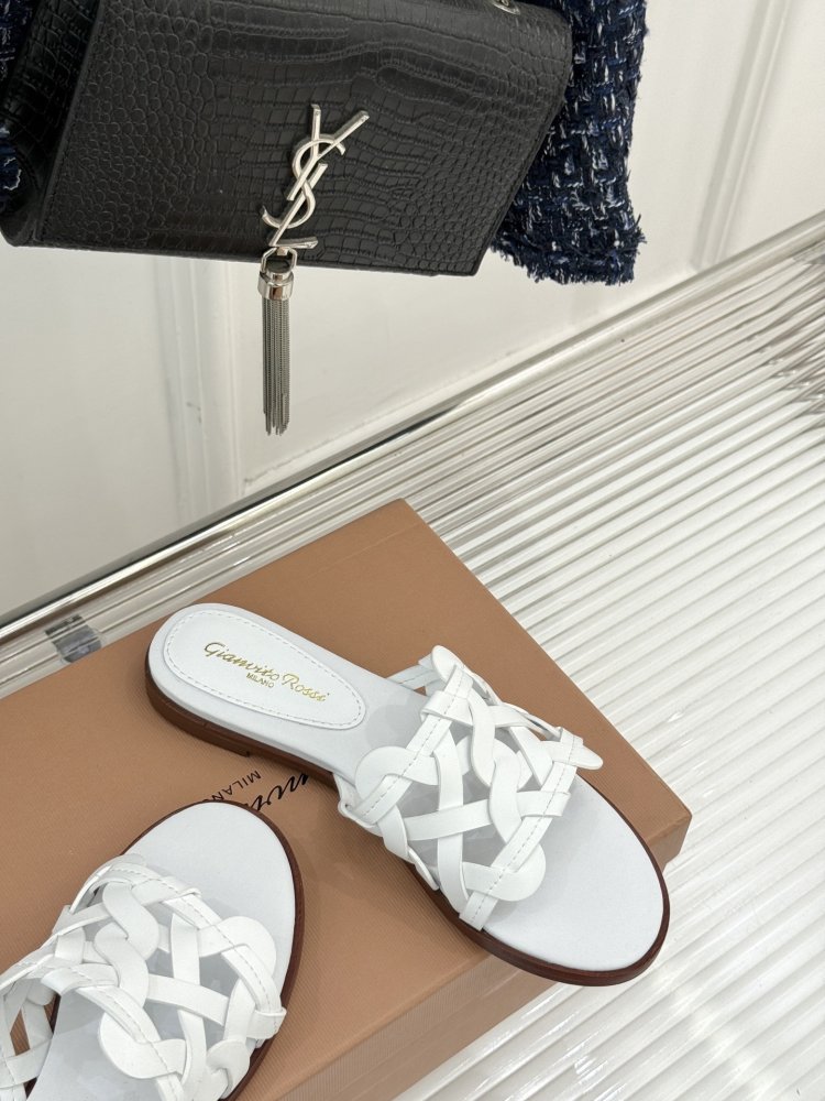 Шльопанці жіночі фото 5