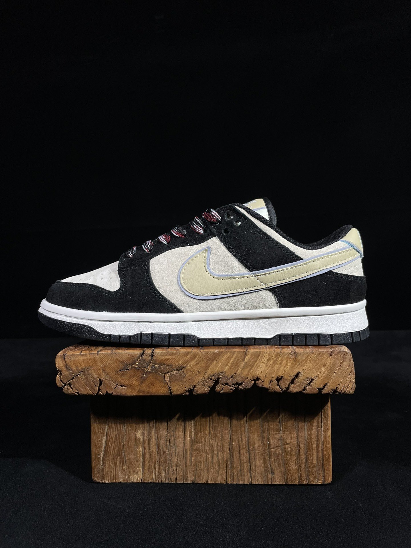 Кросівки Dunk Low LX Black Suede Team Gold DV3054-001