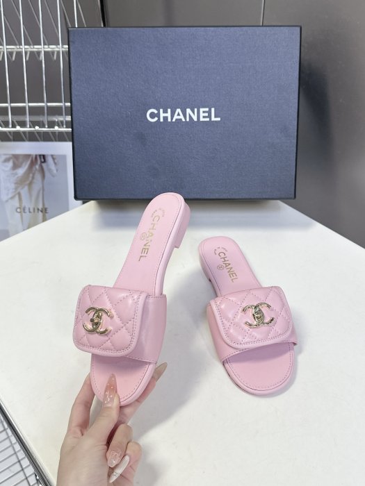 Шлепанцы женские фото 4