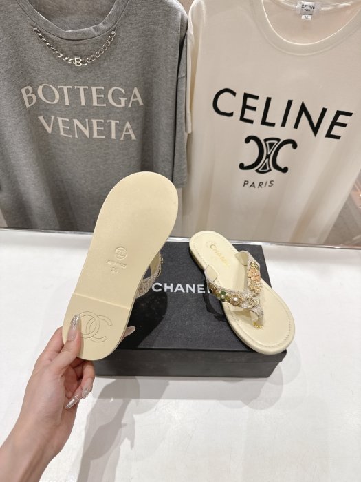 Шлепанцы фото 9