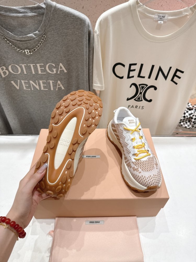 Кроссовки женские фото 9