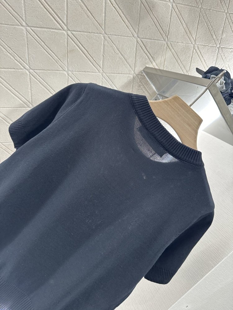 Футболка жіноча фото 4