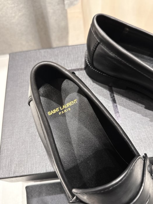 Лоферы кожаные женские фото 6