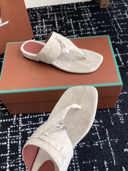 Шлепанцы фото 6