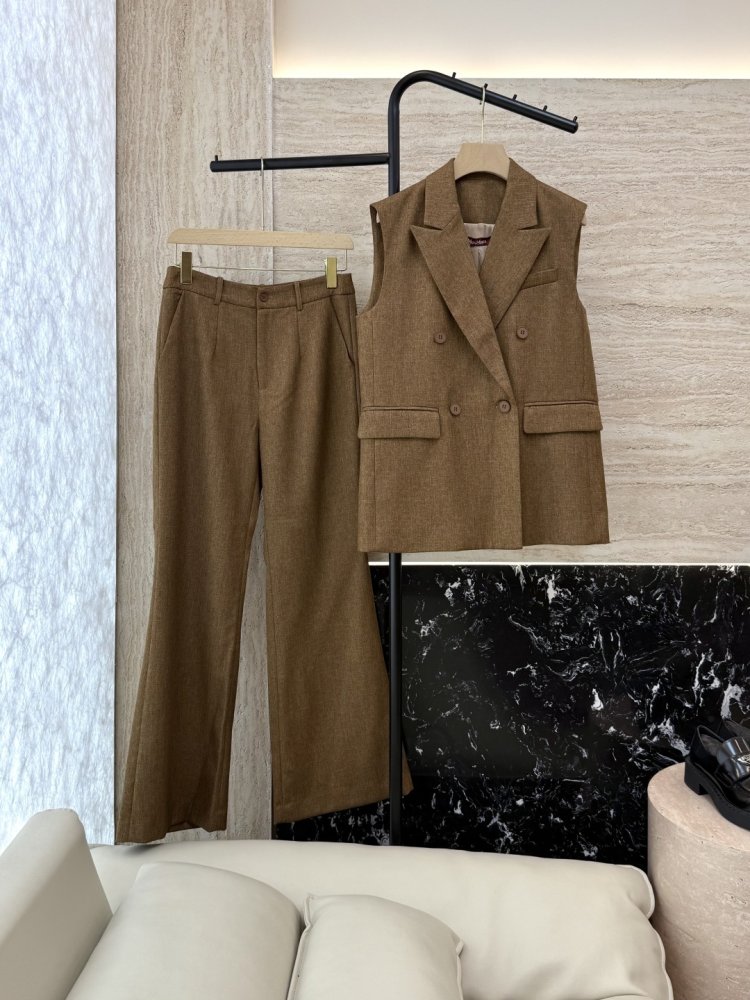 Костюм женский