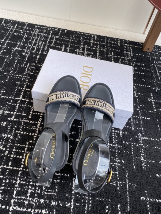 Босоножки фото 4