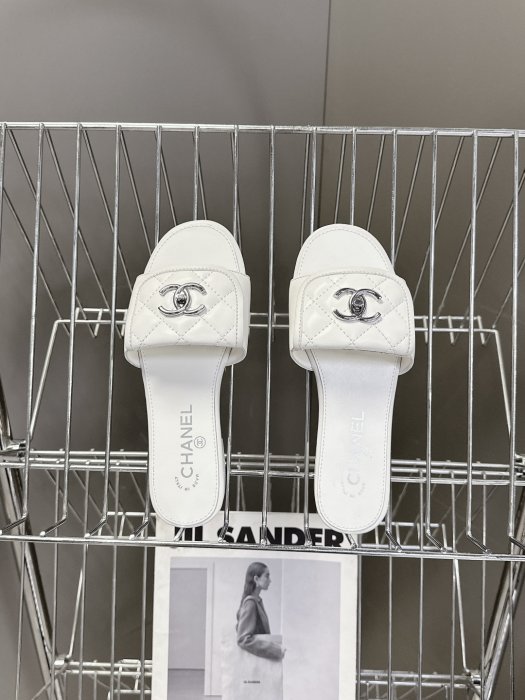 Шлепанцы женские фото 6