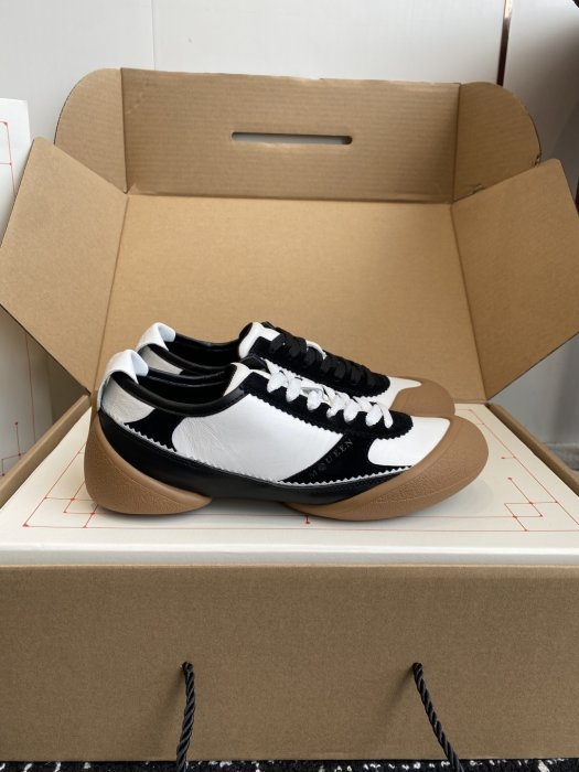 Кросівки фото 2