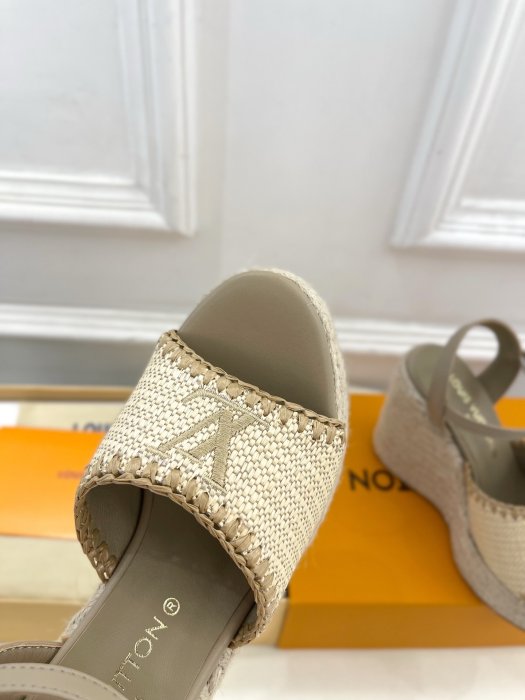 Босоножки фото 6