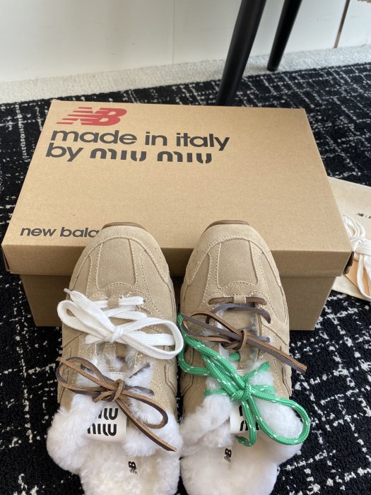 Sneakers мюли on fur women's Miu Miu x New Balance 530 фото 5