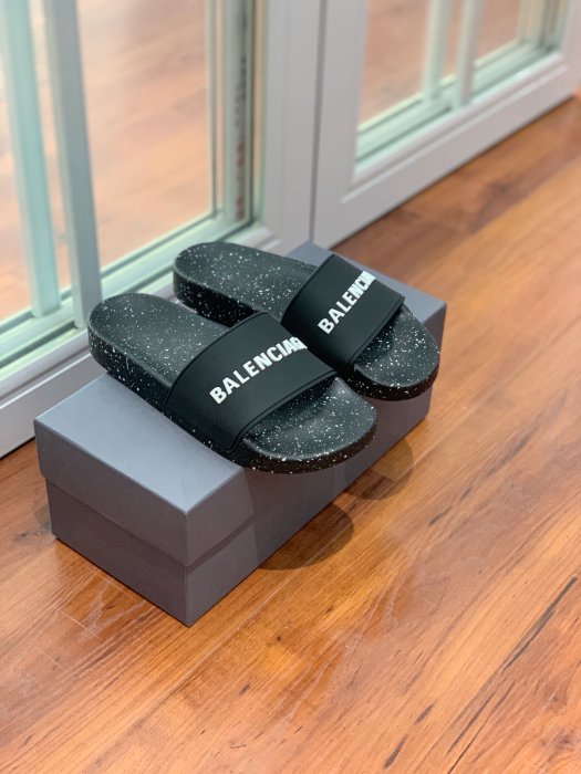 Шлепанцы фото 4