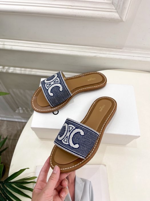 Шлепанцы женские фото 5