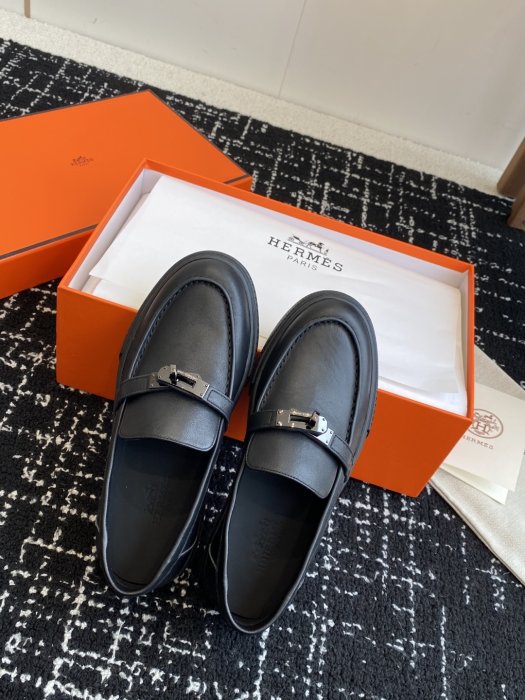 Лоферы кожаные женские фото 4