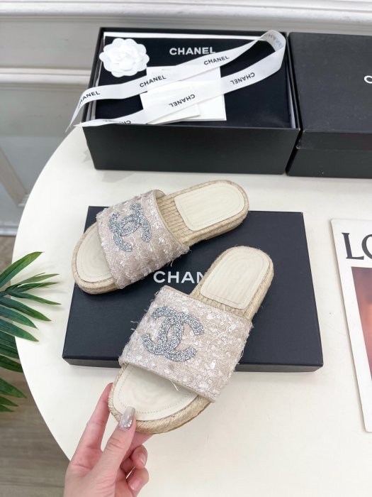 Шлепанцы женские фото 3