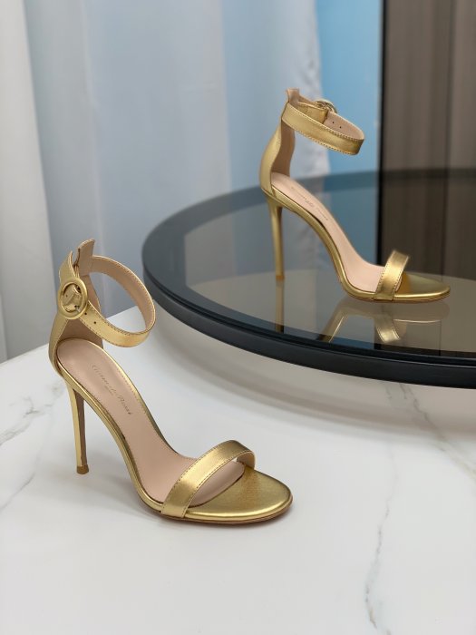 Босоножки фото 6