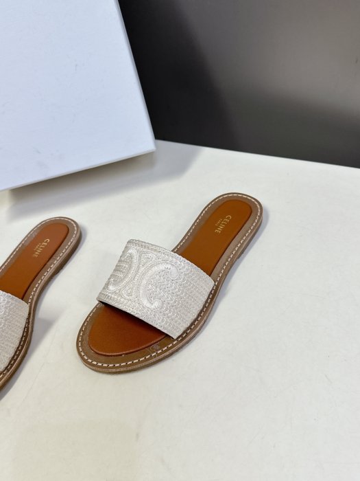 Шлепанцы женские фото 3