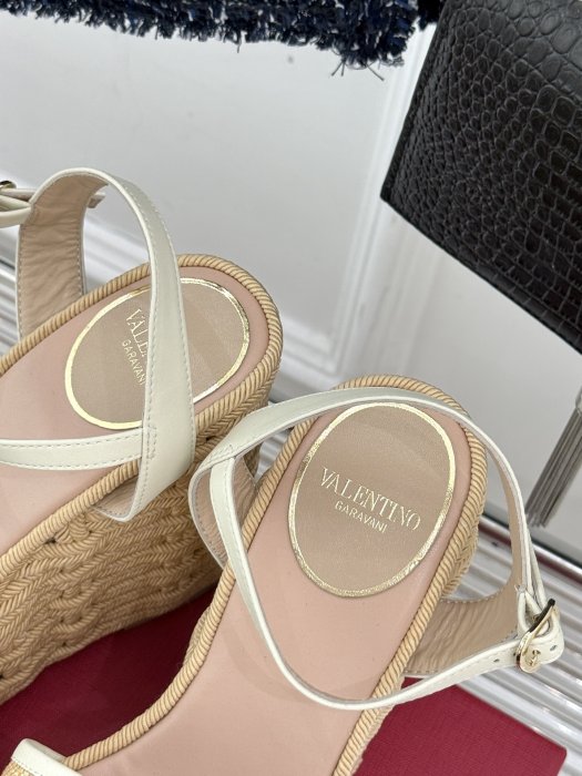 Босоножки фото 8