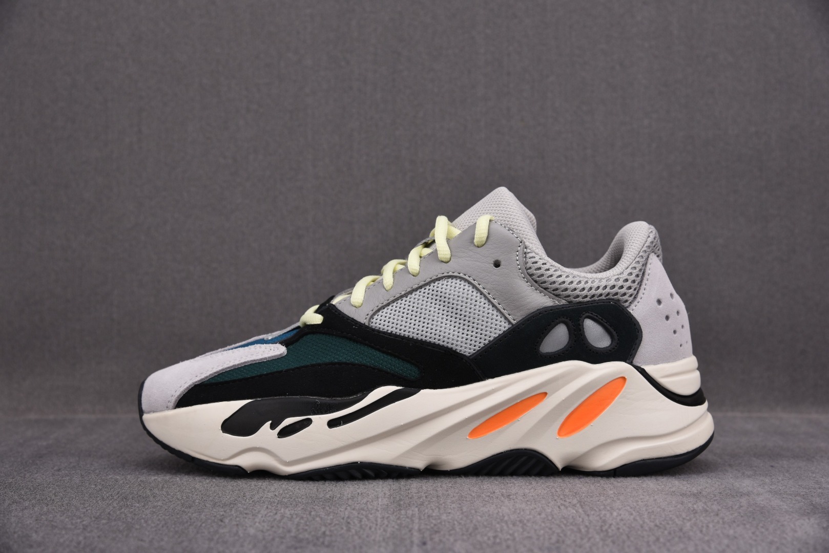 Sneakers Yeezy Boost 700